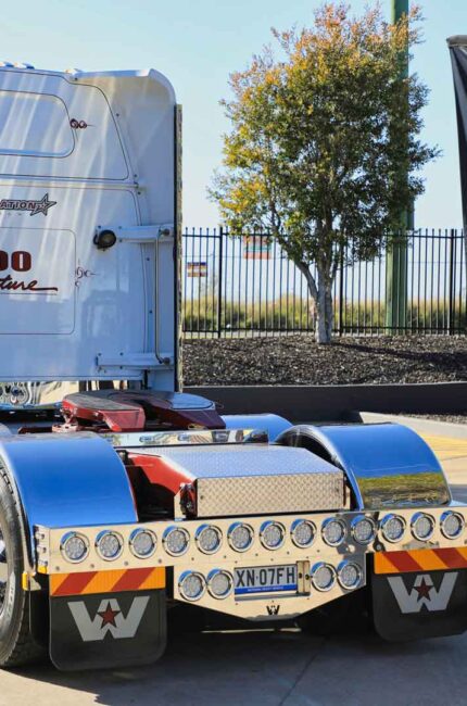 Truck-fitted-with-Lelox-truck-mudguards