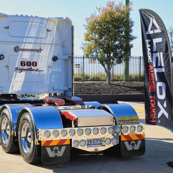 Truck-fitted-with-Lelox-truck-mudguards